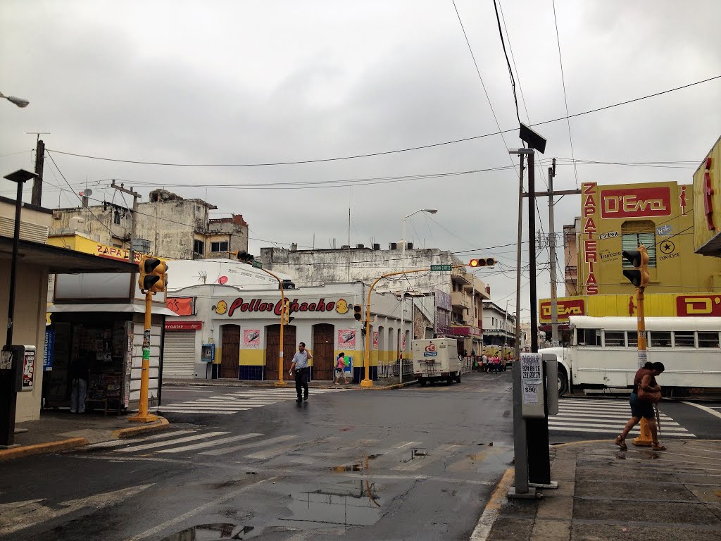 Escena Urbana_ Calle Francisco I. Madero + Calle Hernán Cortes_ Primavera 2015 by Fabio Zacarías-Socor…