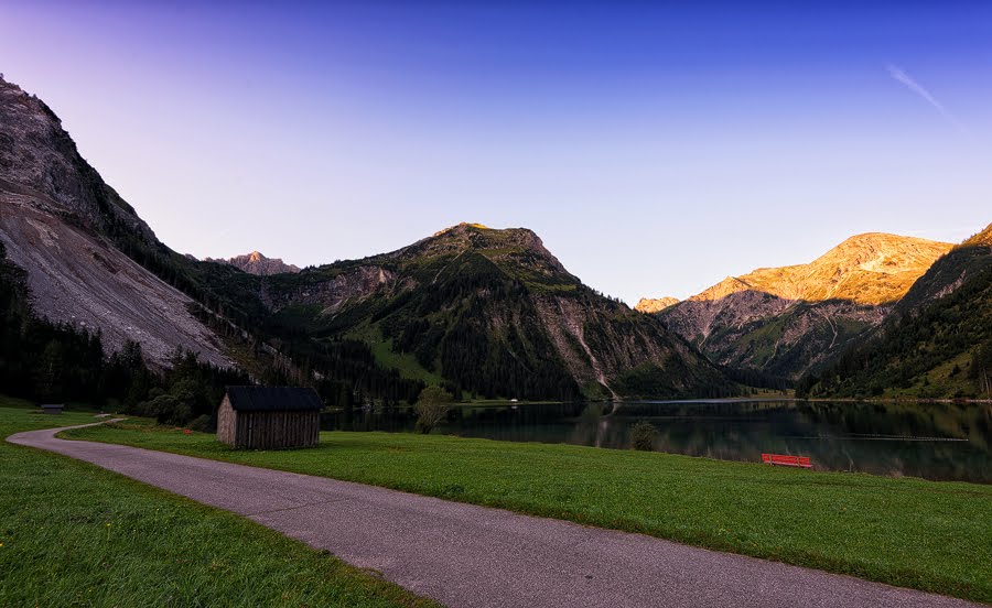 Vilsalpsee - Wanderweg by Wolfgang Staudt