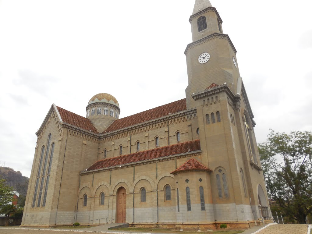 Catedral de Leopoldina - Paróquia de São Sebastião by Patricio Carneiro