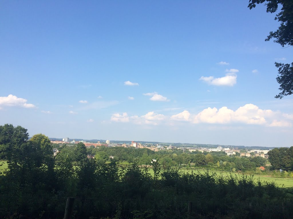 Uitzicht op Maastricht vanaf de Sint-Pietersberg by Dirk Gezel