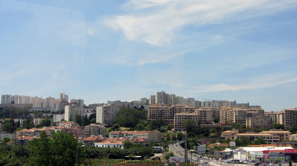 Stº Antonio Cavaleiros visto à saída so Túnel do Grilo, 2013Mai by Luís Boléo