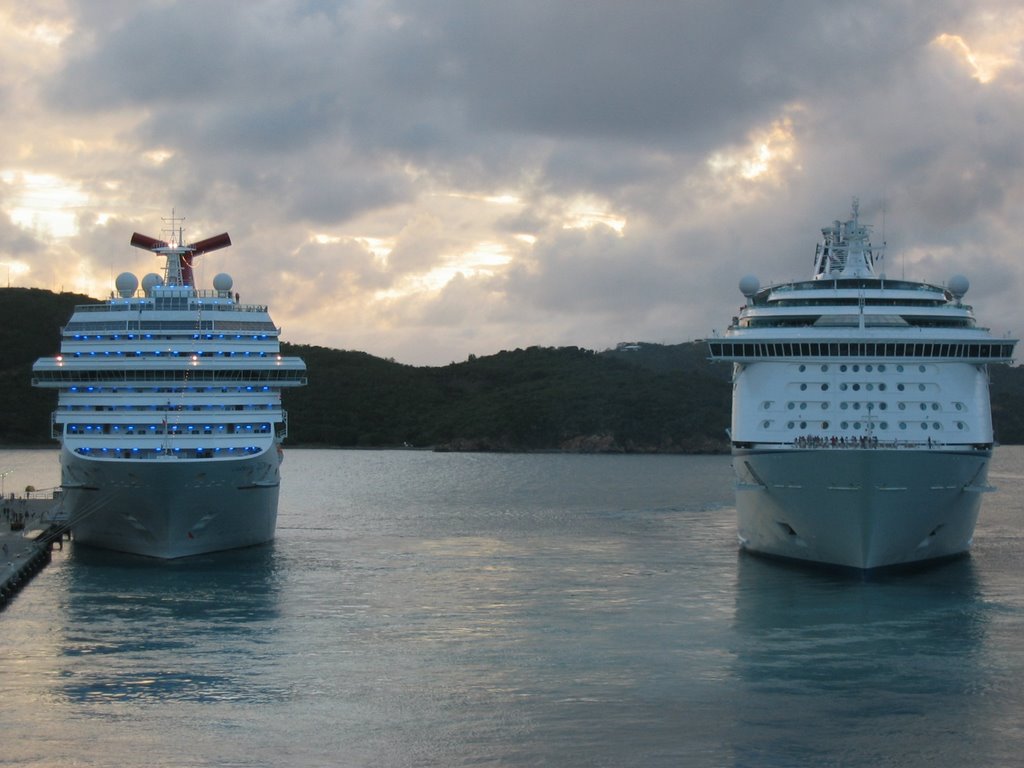 Explorer of the seas und Carnival Glory by j.o.e.y