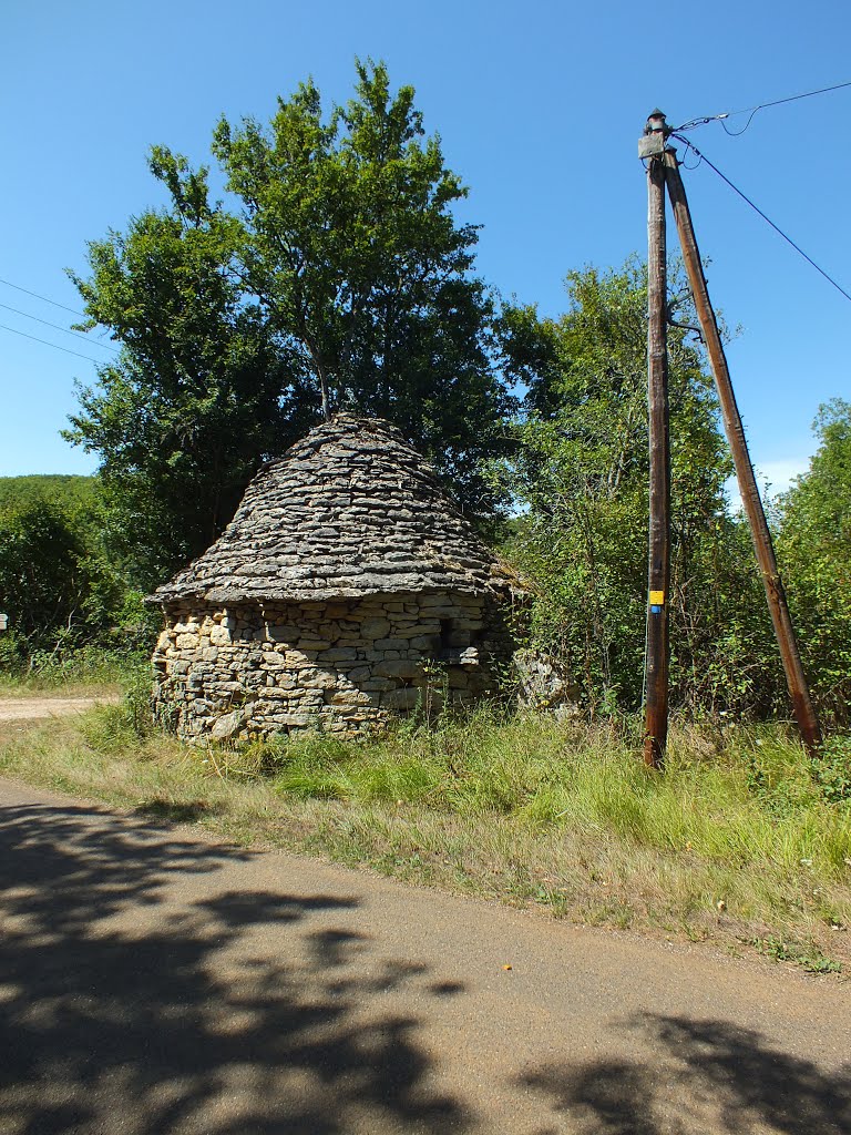 Cazelle à Saint-Pierre-Toirac (Les Cazelles Longues) by Yann LESELLIER