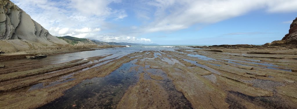 Zumaia,Zumaya-la Ruta del Flysch by j. fernandez