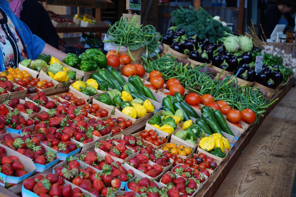 Etalages au marché Jean Talon by flyingpapou