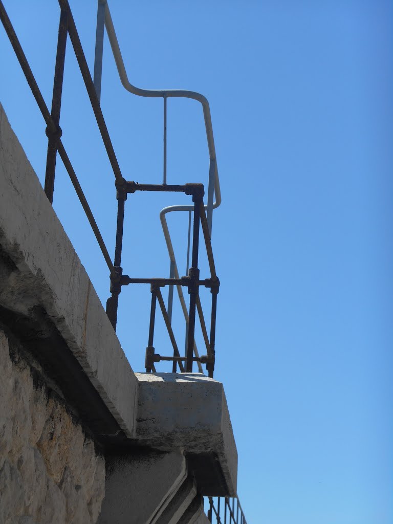 Chemin du Resquiadou, Marseille by Goyan