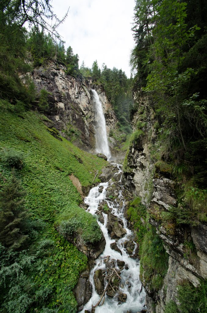 More about the Pfitschebach wasserfall on EuropeanWaterfalls.com: http://www.europeanwaterfalls.com/waterfall-database/?wcteid=136 by Olaf Helwig