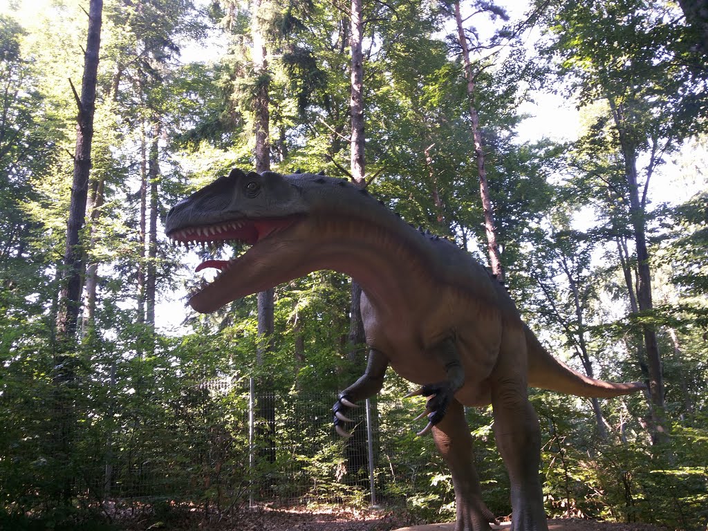 Dinozaur in parcul paleontologic Rasnov 2015 by Squinky Aventurierul…