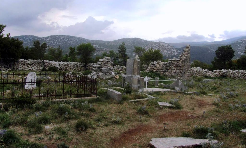 Old "Circular cemetery" - Belvedere Viewpoint by Zoran Kurelić Rabko