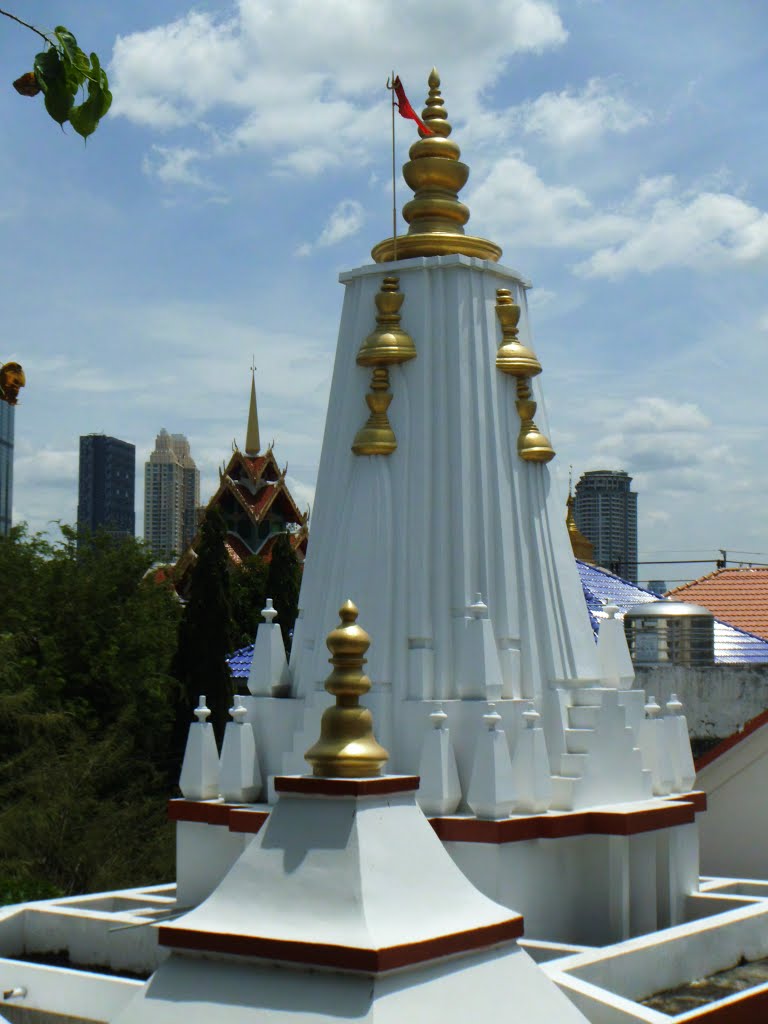 วัดวิษณุ Vishunu Temple by Tsutomu Rikimi