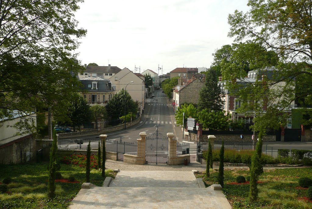 Conflans-Sainte-Honorine - Parc du Prieuré (vue sur l'Avenue Carnot) by Jerry Meijer