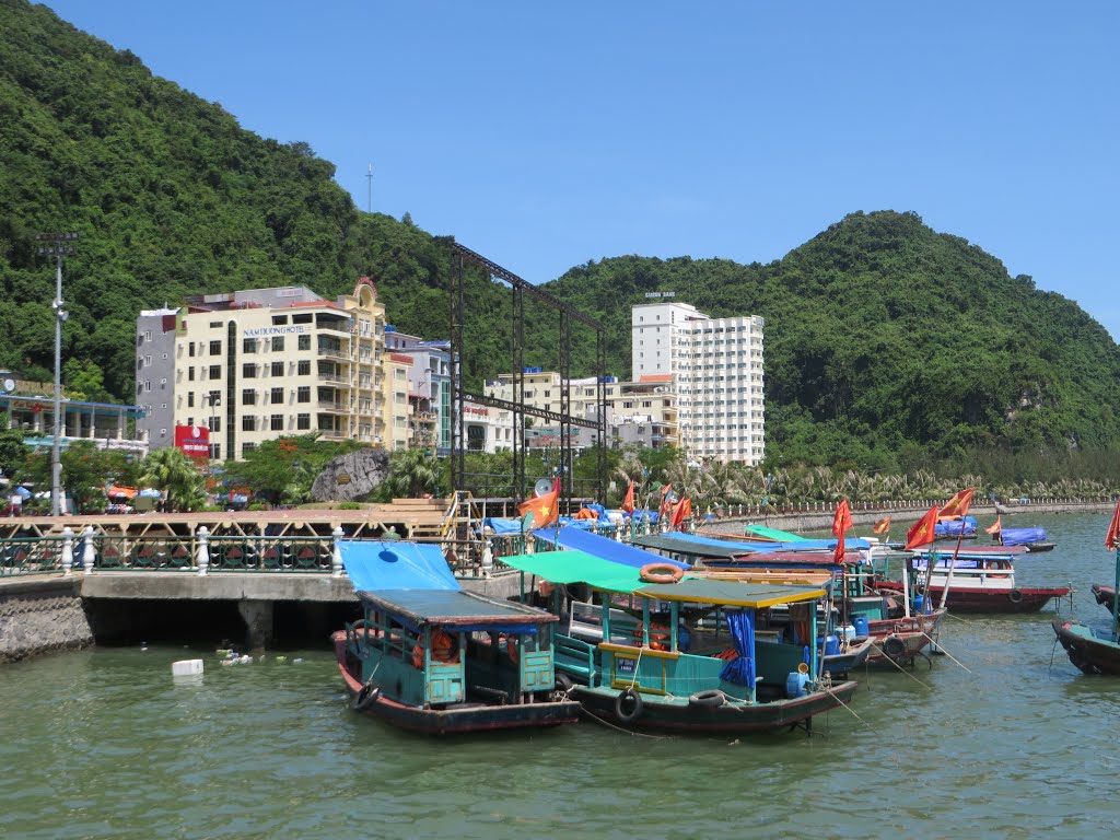 Tt. Cát Bà, Cát Hải, Hải Phòng, Vietnam by Dần Lê