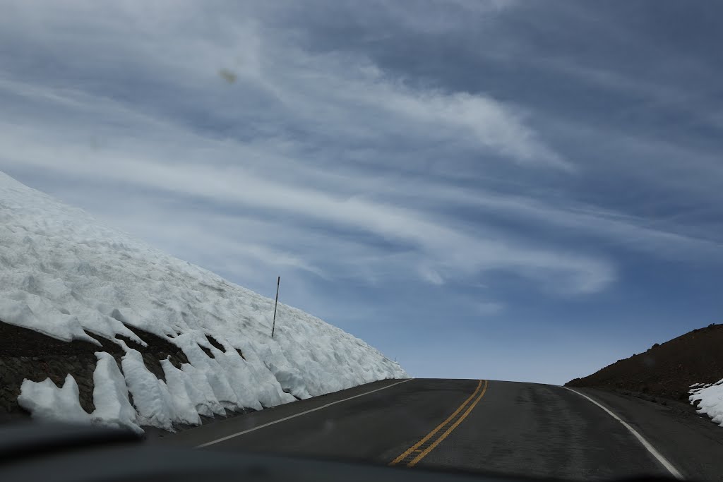 The road to top of Mauna Kea by Mikhalevskie