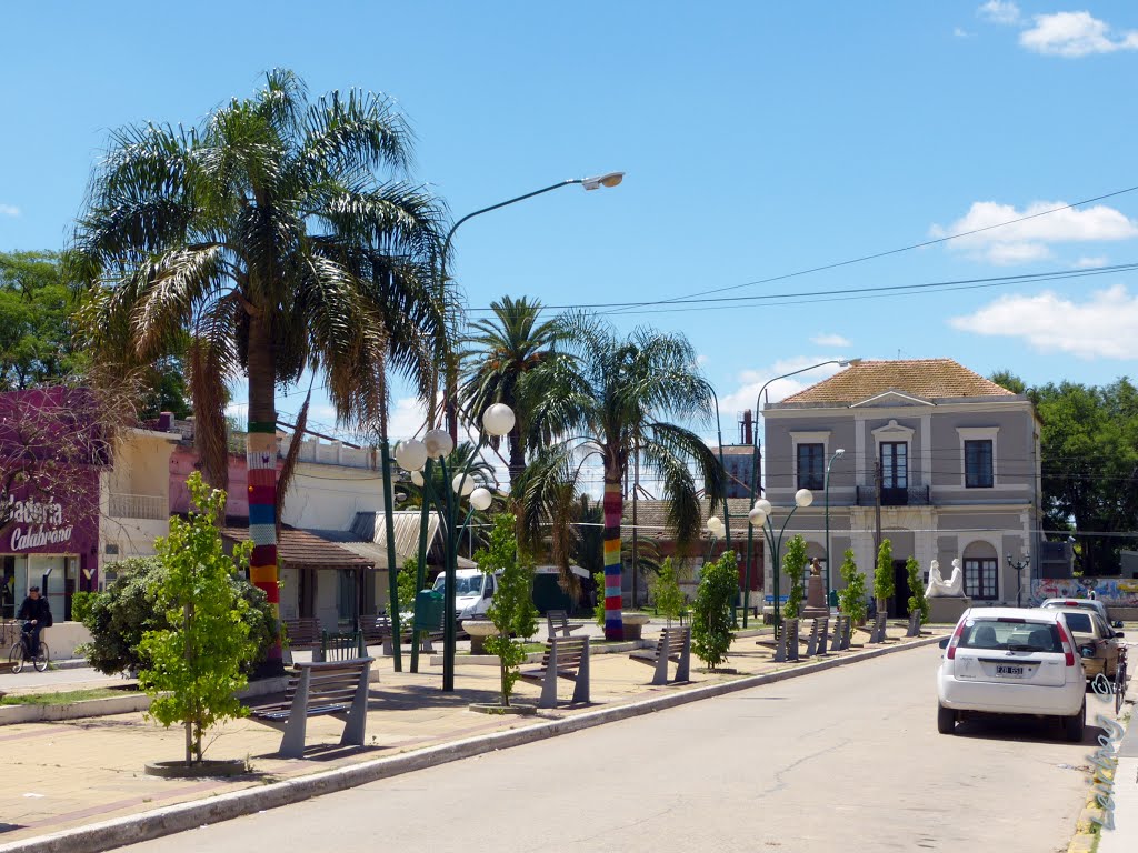 La vieja estación desde la Av B. Mitre - Capitán Sarmiento, Buenos Aires by Gabriel Hernan (Leir…