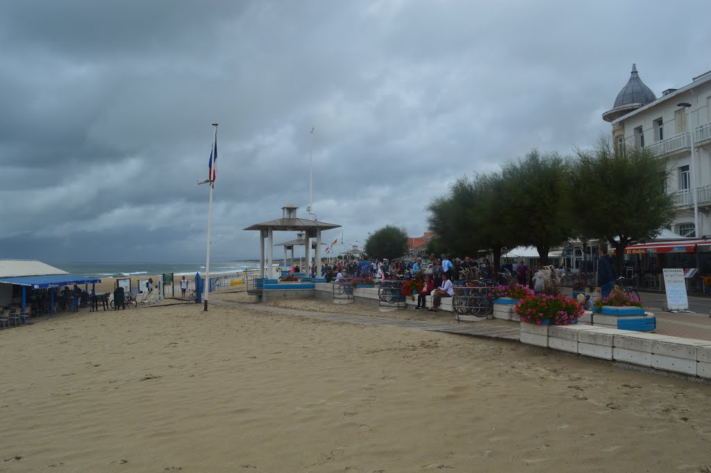 Soulac sur Mer by Ludovic Vergnaud