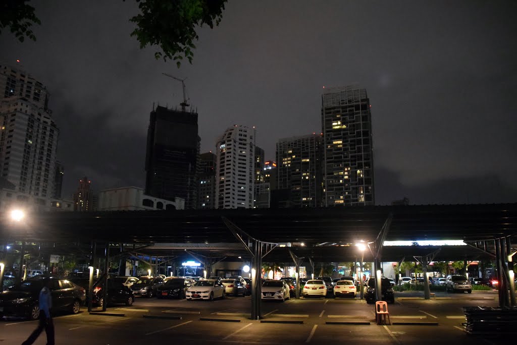 Khlong Tan, Khlong Toei, Bangkok 10110, Thailand by tem TMR