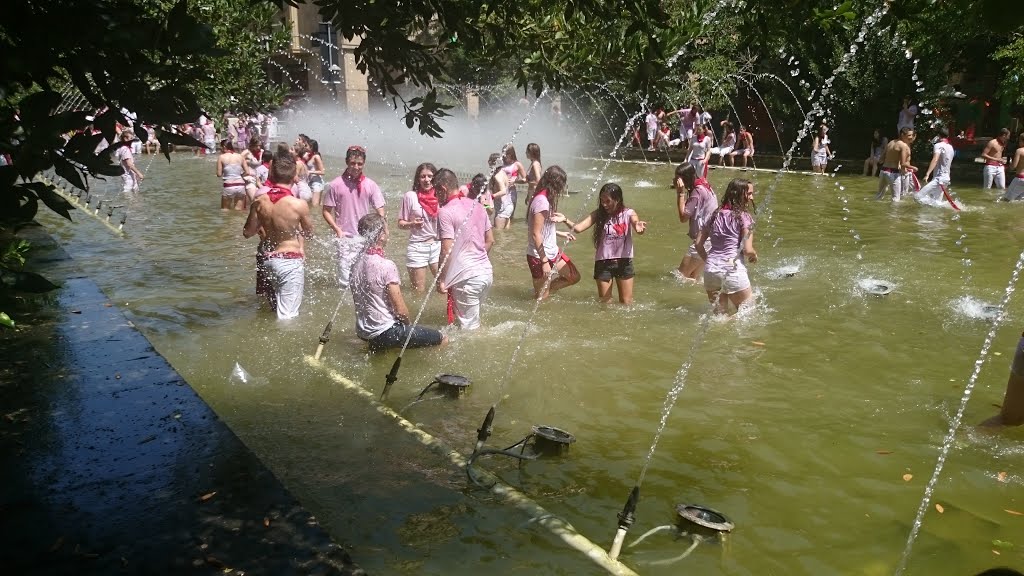 6 de Julio "Chupifuente" el mas refrescante.13 by Roberto Pérez De Car…