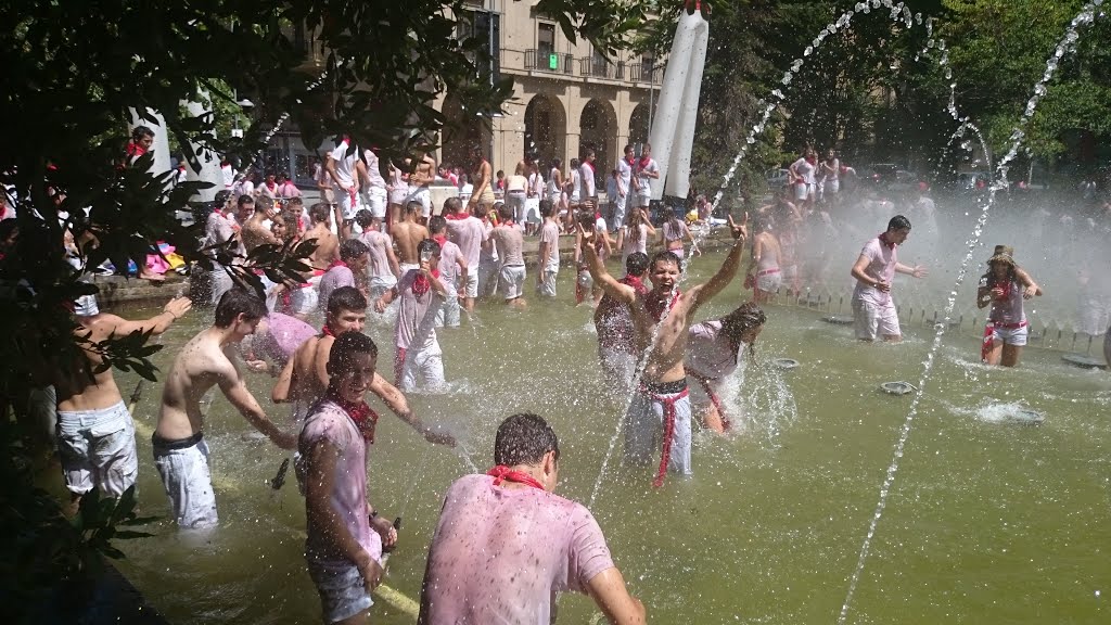 6 de Julio "Chupifuente" el mas refrescante.25 by Roberto Pérez De Car…