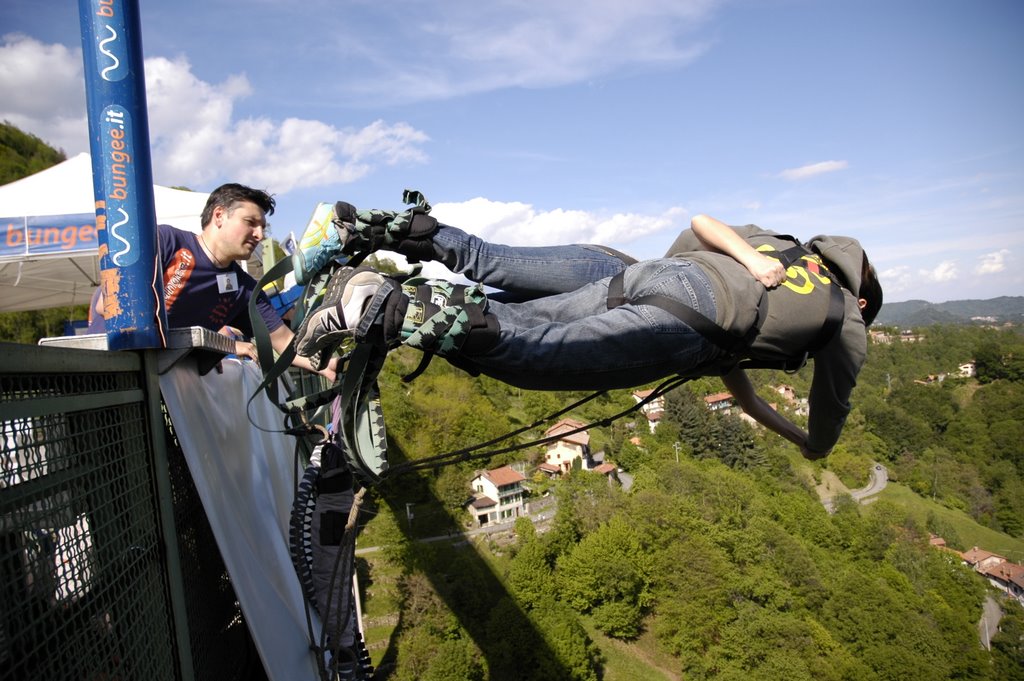 Tandem Bungee Jumping dal Ponte Colossus a Veglio-Mosso by Maselemat