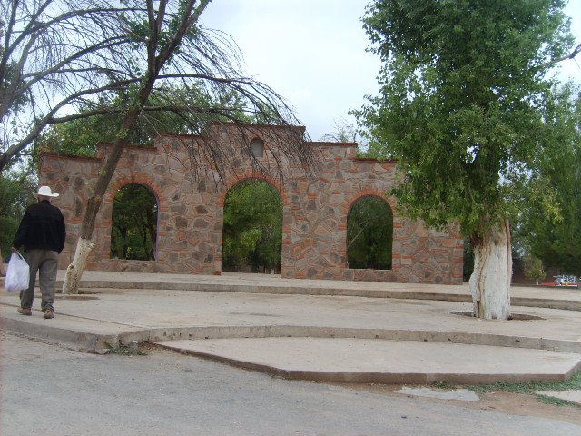 Arcos en la entrada principal de la alameda (park gate) by gerardo vazquez