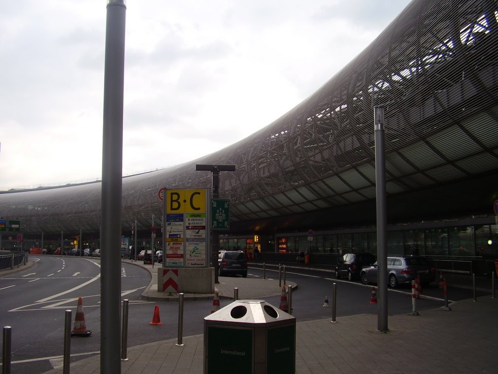 Dusseldorf Terminal C by LufthansaPilot