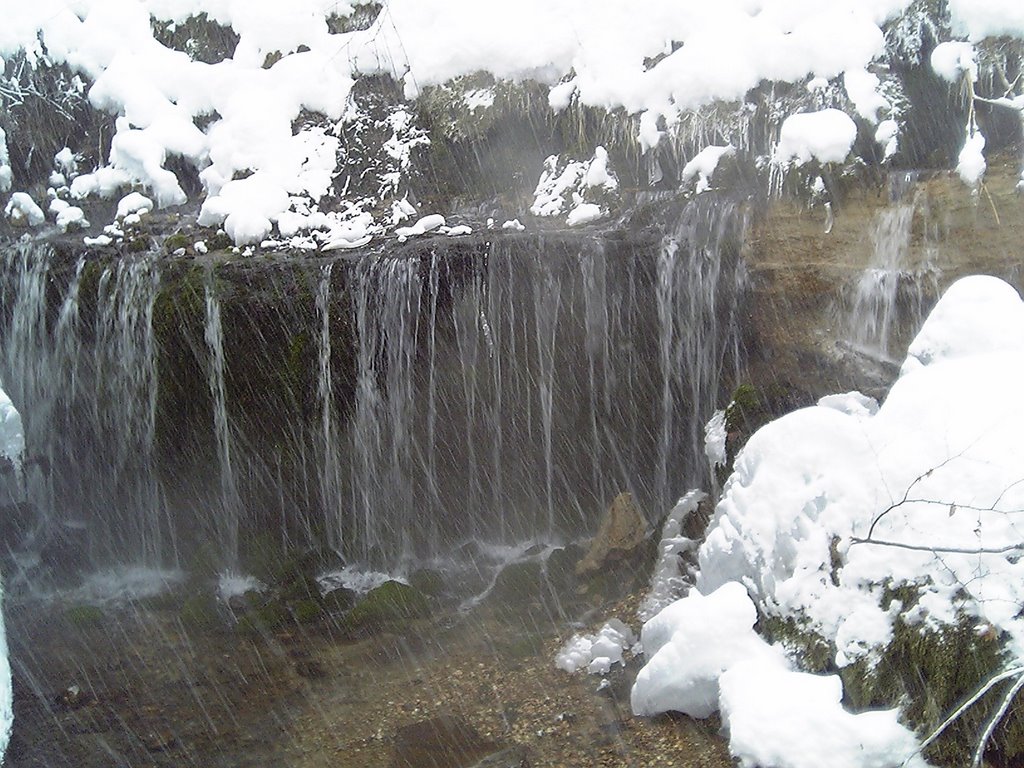 Shiraito no taki near Karuizawa by Kodama-Toshi