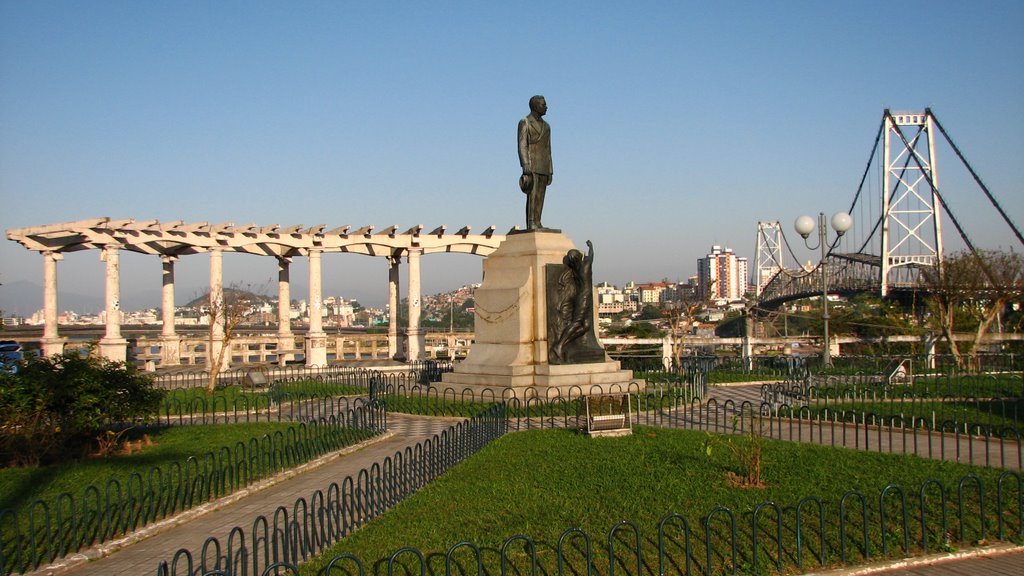 Monumento Dr. Hercílio Pedro da Luz by Hugo Dodl