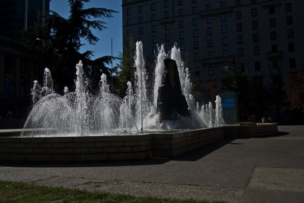 Fountain, 1/4000 second exposure by whoelius