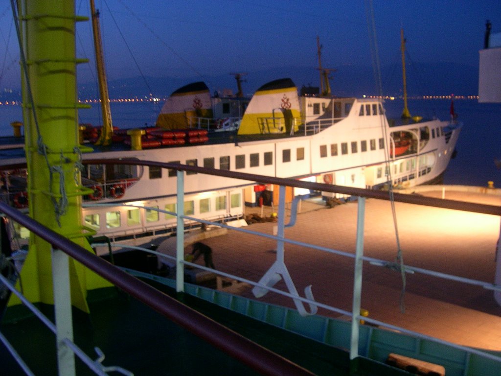 Bostanlı ferry port by ozgurdamar