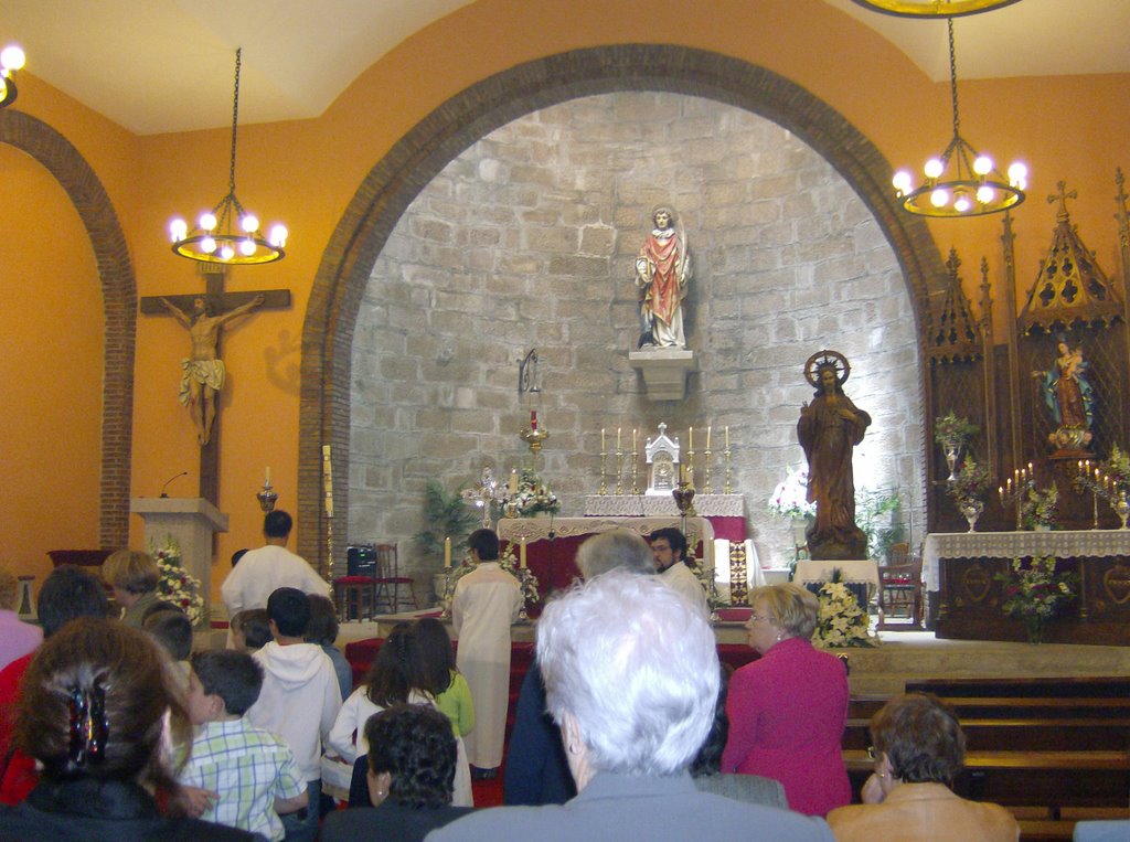 Interior da igrexa de San Vicente de Vimianzo by O Soneirán