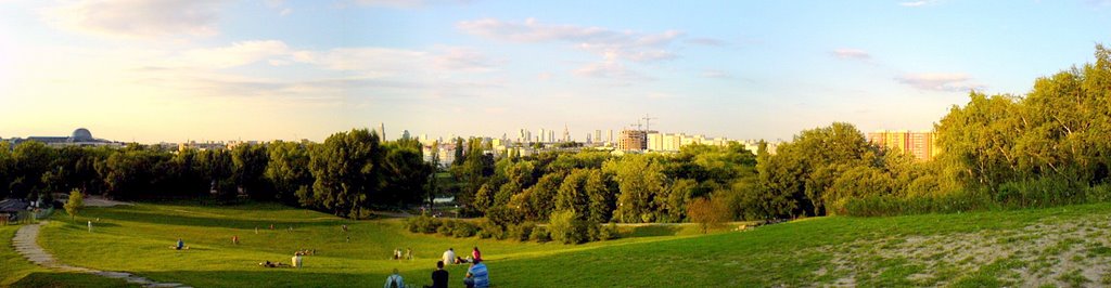 Widok na centrum Warszawy z Górki Szczęśliwickiej by Reynevan