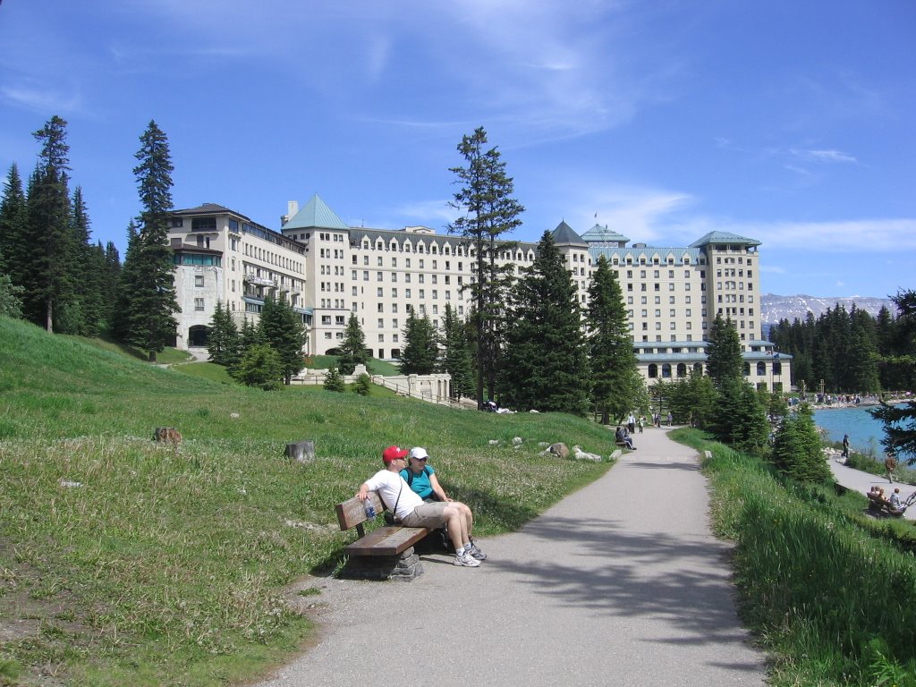 Chateau Lake Louise by Hank Geerlof