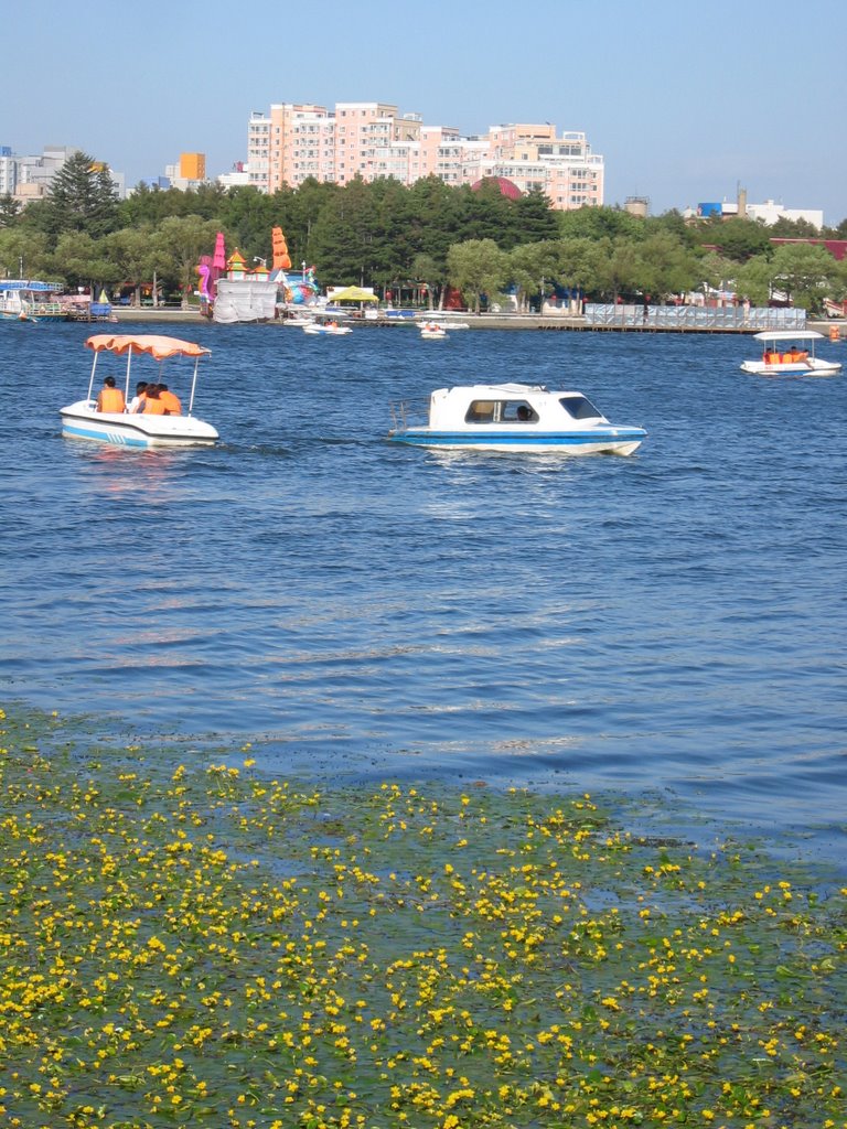 Nanhu Paddleboats - Sept2006 by Dan Kuehner