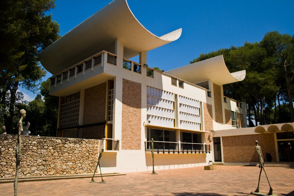 Fondation Maeght, Saint-Paul by ubuecher