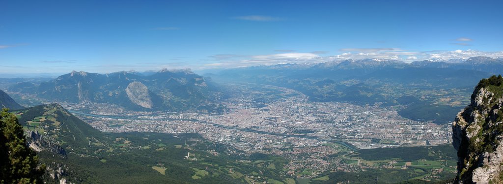 Grenoble (vue depuis le Moucherotte - 1900m) by Jacques Rochet