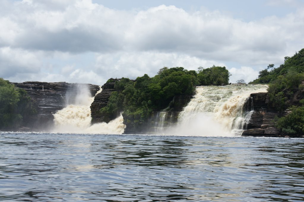 Canaima Water Falls by Tom-son