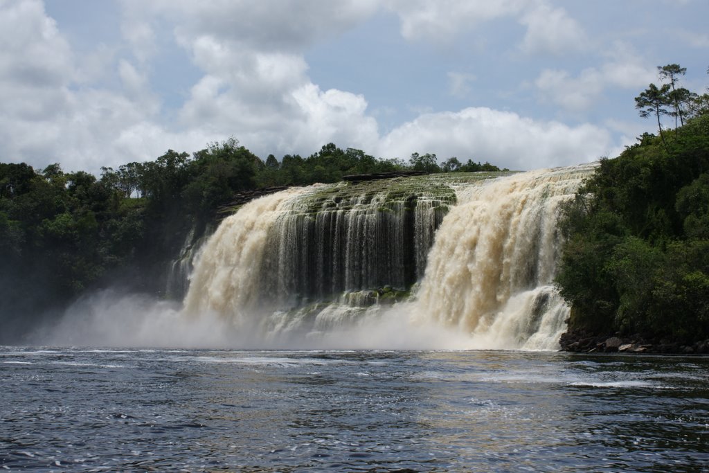 Salto Hacha, Canaima by Tom-son