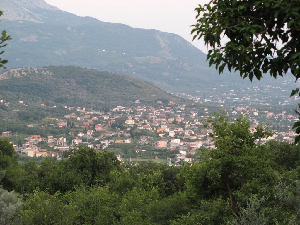 Šušanj, pogled na grad Bar s'brda by Dejan Kovačević