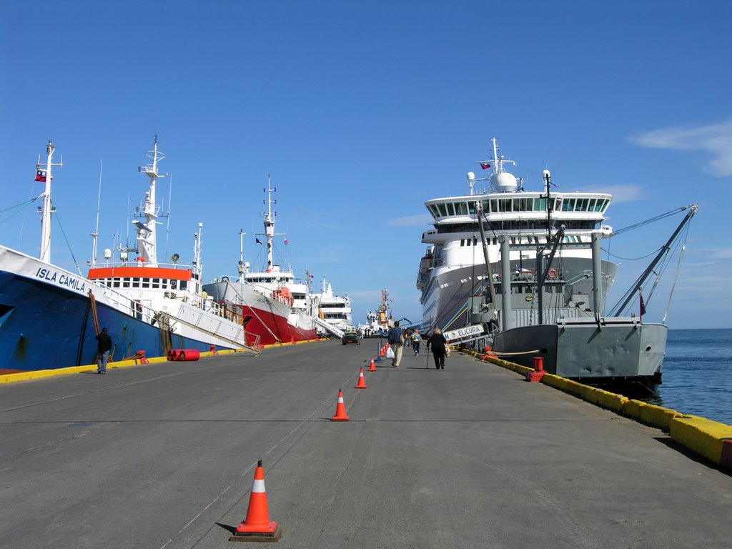 Punta Arenas (Hafen) by Ambjean