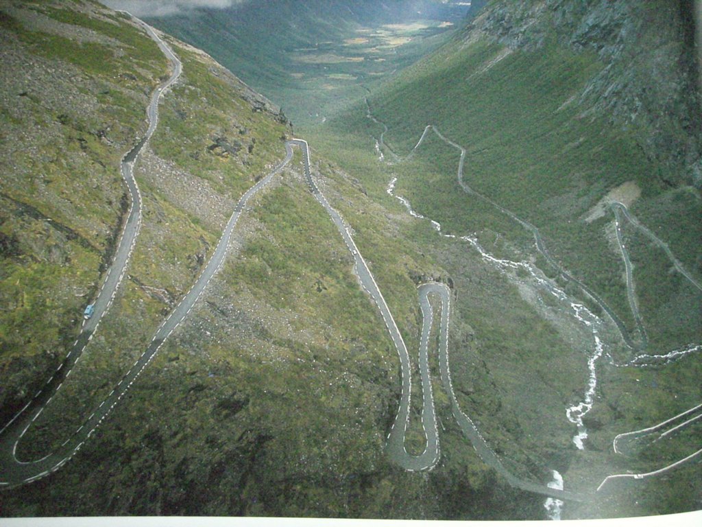 Auffahrt zum Trollstigen in Norwegen by Uwe Klimpke