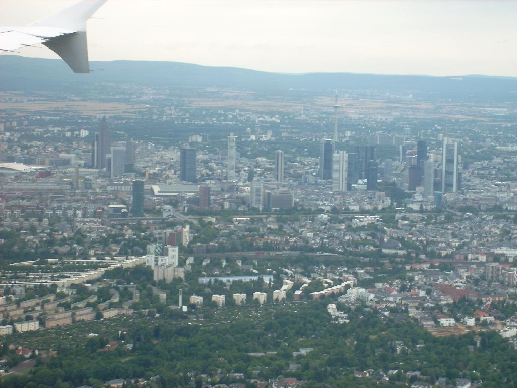 Landing at Frankfurt by schwarzweisz