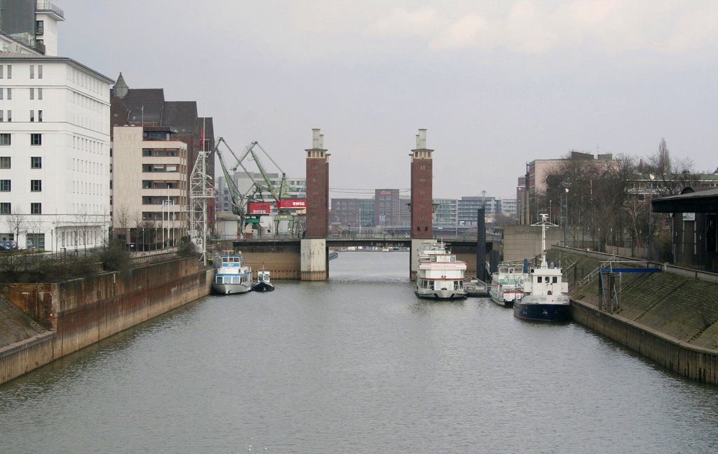 Irgendwo im Duisburger Hafen by sumsel