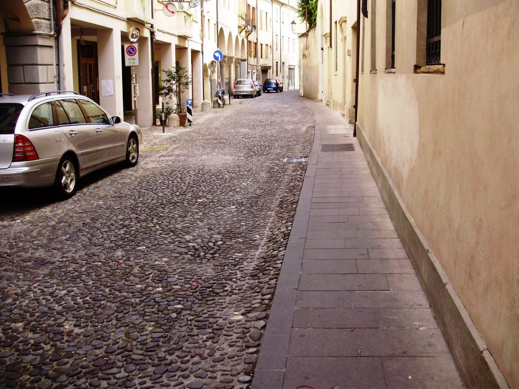 Padova, strade acciottolate medioevali by ©  Imre Lakat