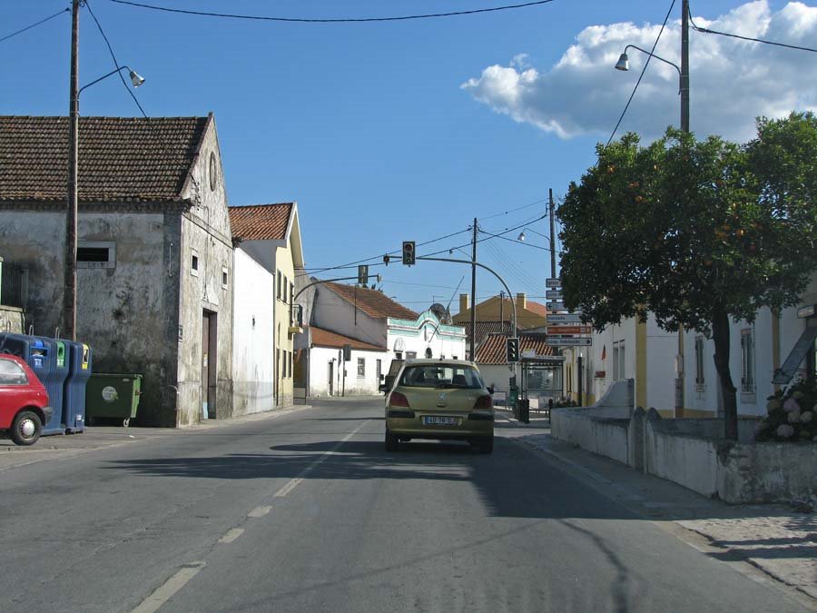 Rua 25 de Abril - Vendas de Azeitão by André Barragon