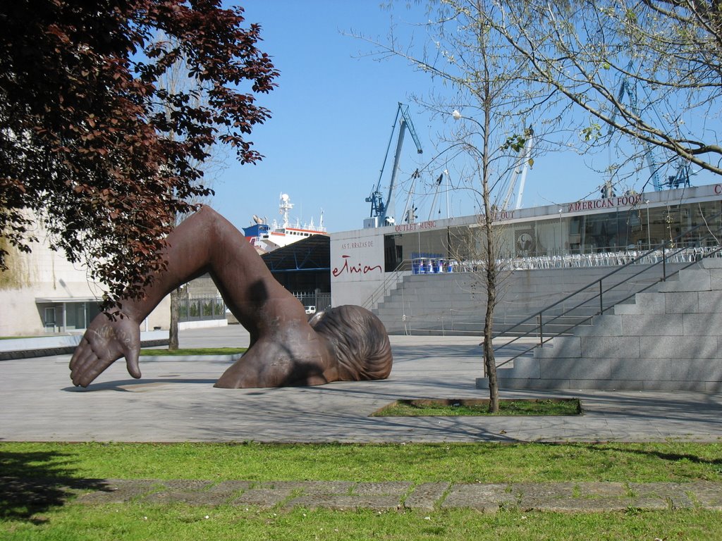 El nadador-plaza da estrela by Manuel Martin Sabor