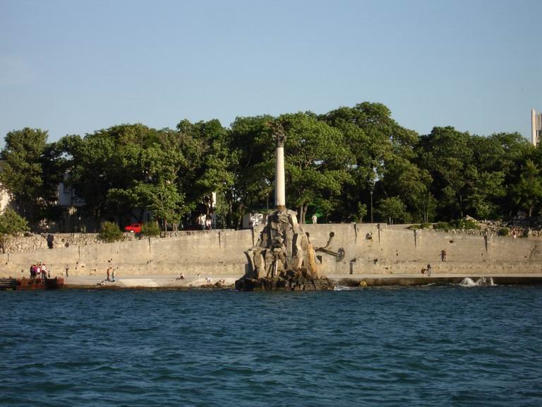 Памятник затопленным кораблям (A monument to the Flooded ships) by Алексей Решетников