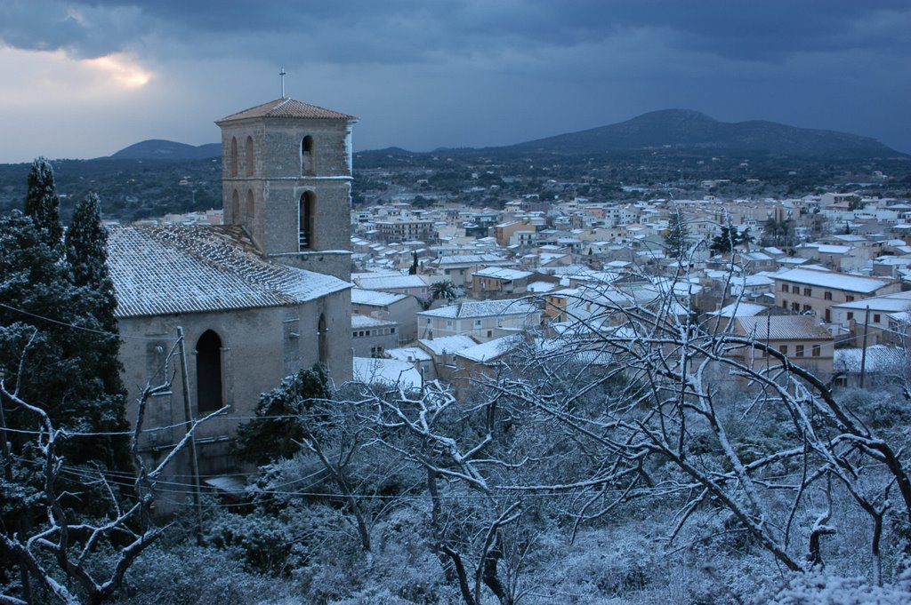 ARTA, vista parcial del pueblo y la nieve by MIGUEL MESTRE