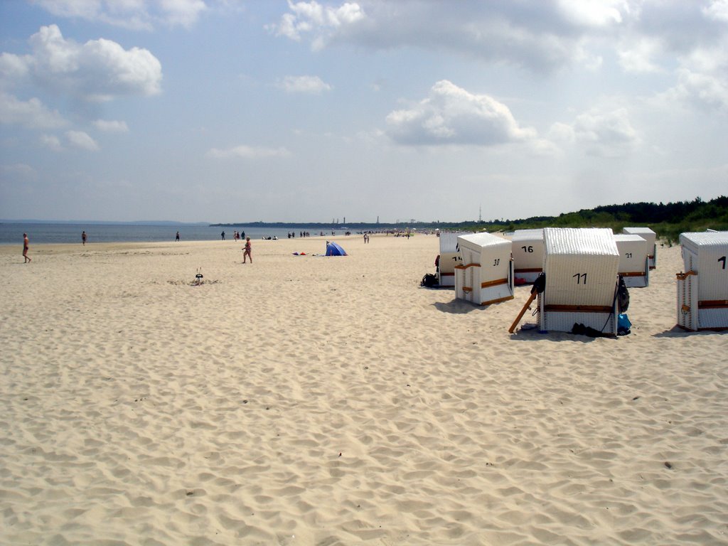 Ahlbeck, grenzenloses Strandidyll - The Border of Germany and Poland in 2008. by HarryAusdemharz