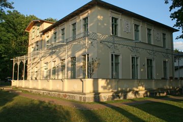 Villa Kaiserhof by Villa Kaiserhof