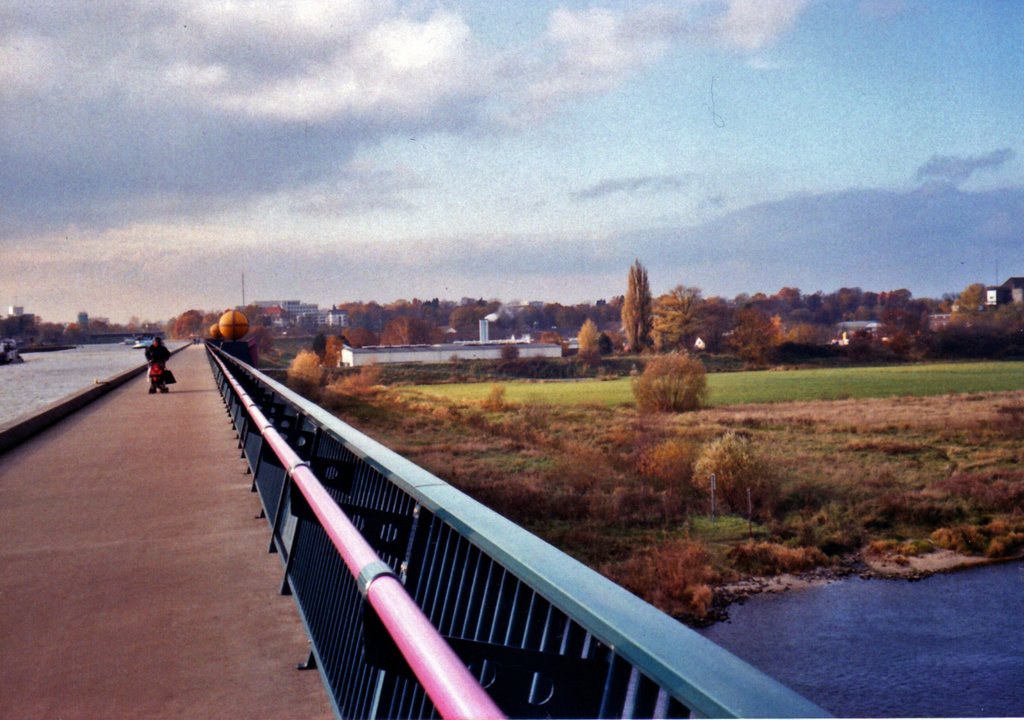 Minden, Wasserstrassenkreuz Oben Mittellandkanal/ unten Weser by ©schw@bendude